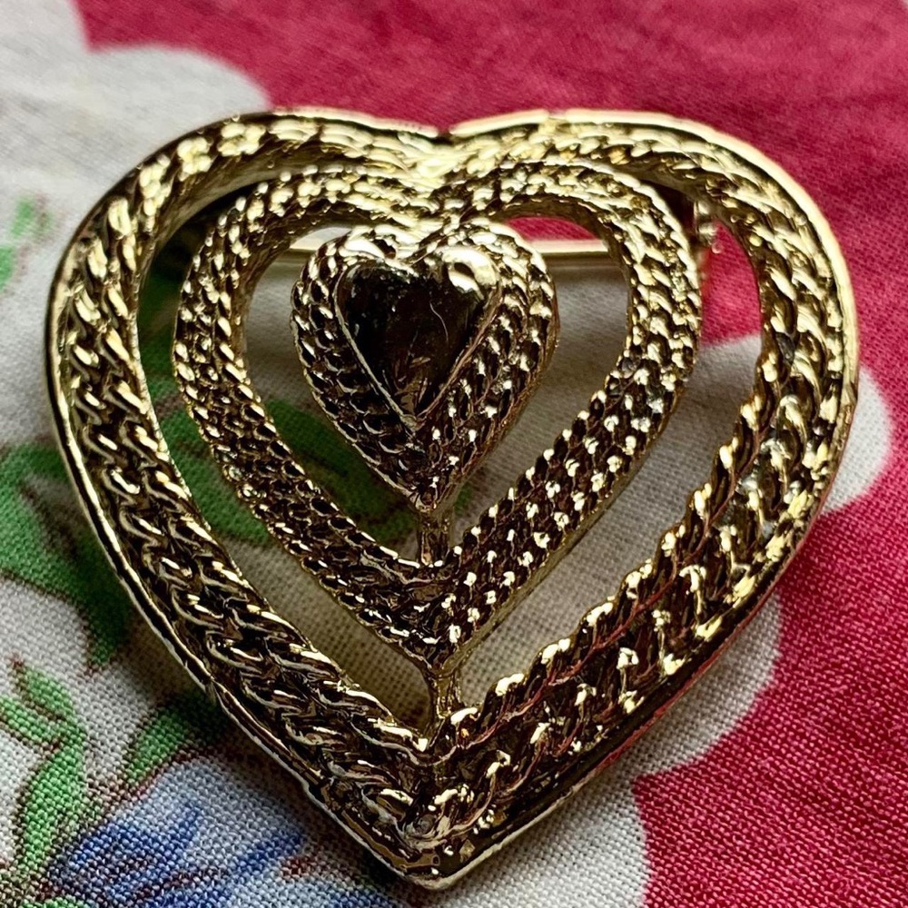 Beautiful Vintage Gerrys Gold Tone 3-D Heart Pin/Brooch/Pendant